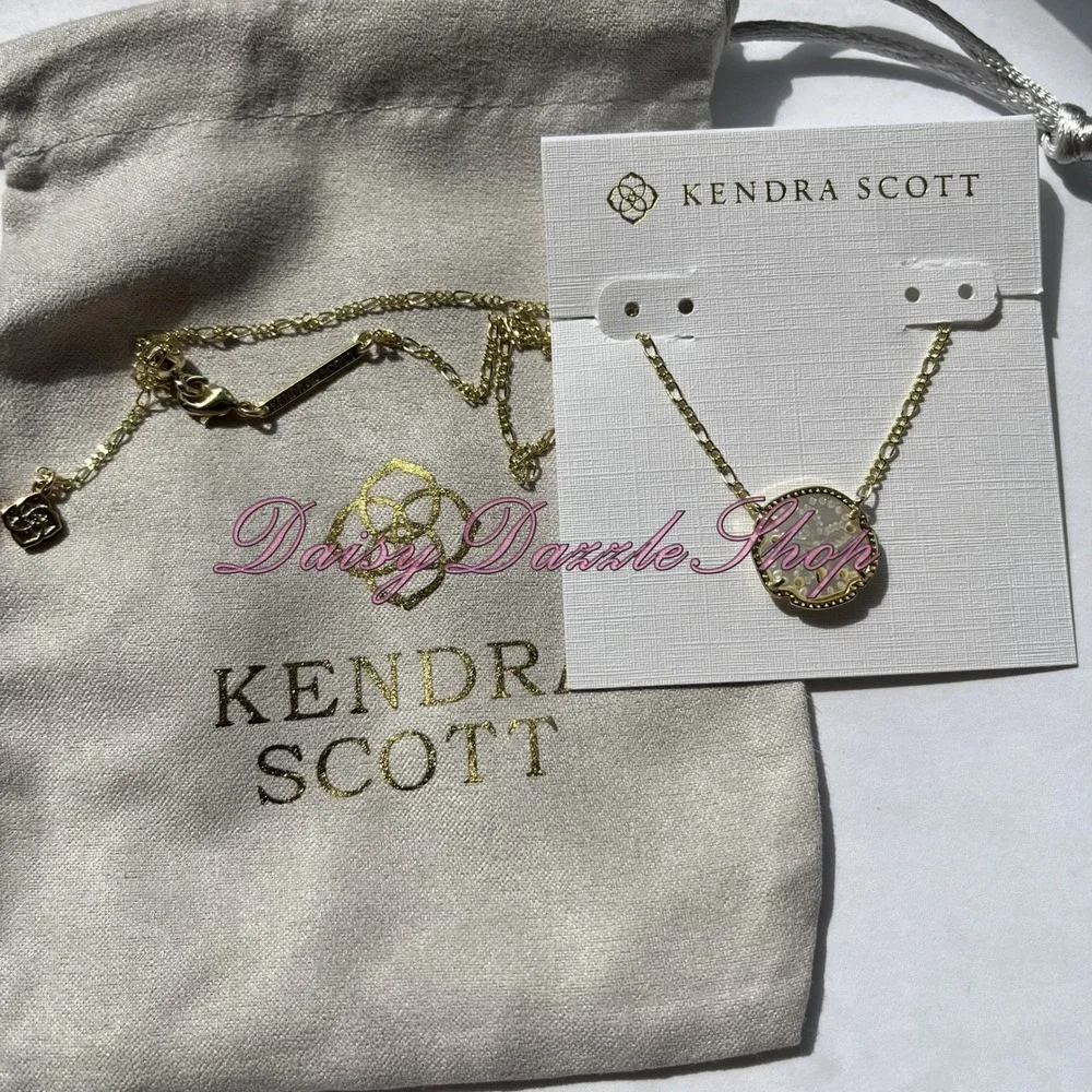 ✨Kendra Scott Sand Dollar Gold Pendant Necklace In Natural Mother of Pearl New✨